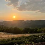 Guesthost - Casale Dei Tramonti - Nature's Haven In Renovated With Pool Appartement