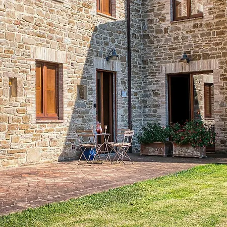 Guesthost - Casale Dei Tramonti - Nature's Haven In Renovated With Pool Appartement *