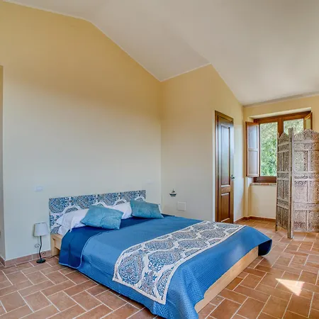 Nature's Haven In Renovated With Pool Lägenhet