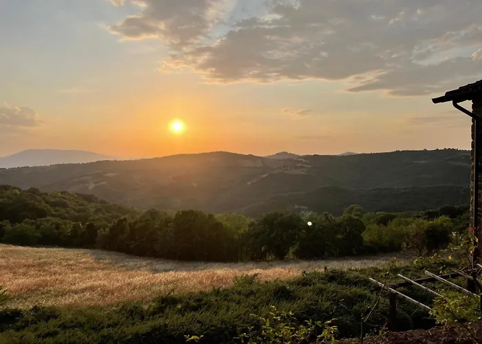 Guesthost - Casale Dei Tramonti - Nature's Haven In Renovated With Pool דירה